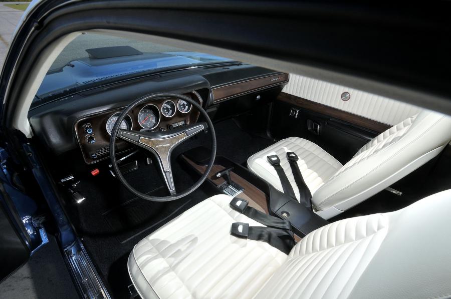 Интерьер Dodge Charger R/T Hemi With Ramcharger Hood Option (WS23) 1971 года  (фото 17 из 40)